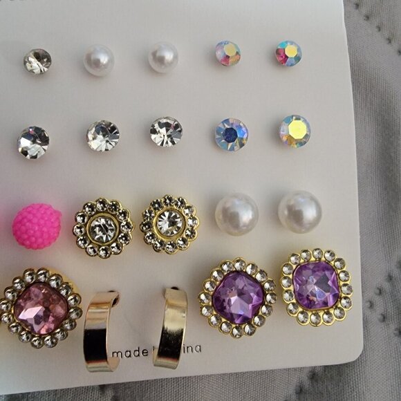 ❤️MINT dozen pair of pierced stud earrings NWT ❤️ - Picture 4 of 10
